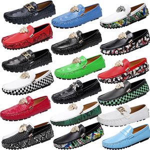 Marchio di lusso Motivo stampato Fibbia in metallo Designer italiano Scarpe da uomo in vera pelle da donna Nero Bianco Rosso Mocassini Mocassini Scarpa da guida Scarpe eleganti piatte casual