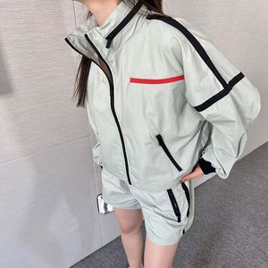 2023女性のフーディースポーツウェア2ピーストップデザイナーブランド服女性屋外カジュアルスーツジョガートレーニングファッション女性ヨガパーカートップショーツ