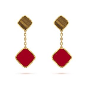 Brinco Clover Designer Studs Clipe de orelha Madrepérola Tamanho médio 1,5 cm Brinco feminino Brinco de prata esterlina Anel de orelha para mulheres Brincos de trevo de quatro folhas