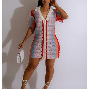 Abiti casual di base CM.YAYA Abito longuette aderente a righe arcobaleno lavorato a maglia all'uncinetto da donna 2023 Summer Vestidos Beach Holiday manica corta 230613