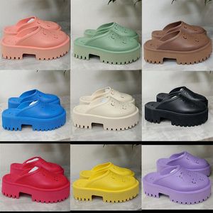 Erkek ve Kadınlar Yaz Flip-Two-Twe-Twe-Twate Plaj Ayakkabıları 2023 Tasarımcı Terlik Çift Sandalet Trendi Kalın Solmuş Delikli Kalın Solmuş Yumuşak Kauçuk Paten Ayakkabıları