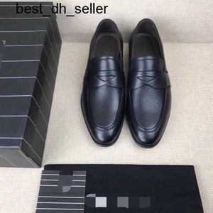 Genuine men's leather shoes with a light and soft texture gentlemen's business dress leather shoes