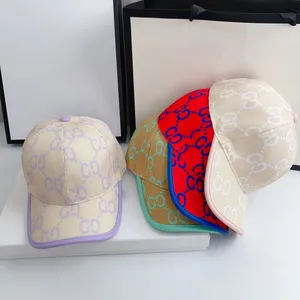 Projektant litera haftowa czapka baseballowa moda moda męska i damska zakrzywiona rdzeń czapka na zewnątrz nowa multi -color krawędź prasowa design