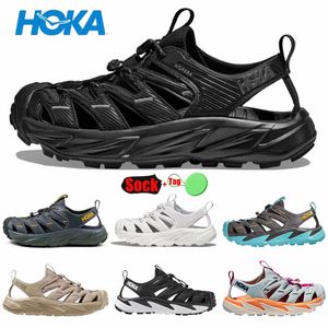 Hoka Hopara Sandaler Män kvinnor Hoka En stötdämpande vandringsfunktion Triple Black Sand Luxurys Designer Sports Sandaler Beach Shoes Young Peoples Choice