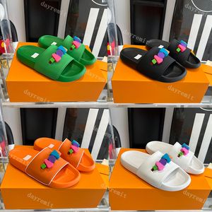 Frauen Gummi Liebeslove Designer rutschen Plastikschaum -Cartoon drucken farbenfrohe Strandresort -Reise -Mode -Pantoffeln Schwarze weiße grüne Männer Sandale 48381