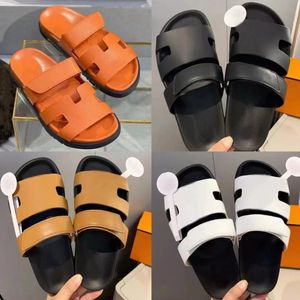 Chinelos rasos de verão Sandálias femininas Designers Plataforma Slides Sapatos pretos Novidade Sandália Scuffs Sapato de couro macio genuíno dos EUA chinelo de praia com caixa tamanho 34-45