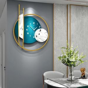 Relógios de parede Luz Luxo Silencioso Relógio de Arte Criativa Design Moderno Decoração de Sala de Estar Metal 3D TV Fundo Relógio Pendurado