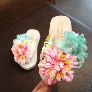 Pantofola Pantofole per bambini ragazze estive indossano fiori carini scarpe da spiaggia sandali e pantofole genitore-figlio infradito da donna antiscivolo 230613
