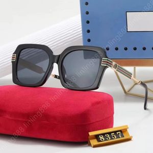 Luxury Designer Fashion Solglasögon Kvinnor och mäns överdimensionerade acetat Eyewear Solglasögon Klassiska coola avslappnade presentglasögon strandskuggning UV -skydd med ruta 8357