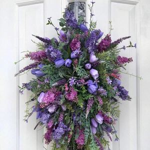 Dekorativa blommor lila krans hyacint hortensia färgglad vår sommar ytterdörr hängande ornament heminredning