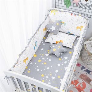 Sängkläder set född bomulls andningsbar säng surround onepiece borttagbara tvättbara barn fyra säsonger universal crib 230613