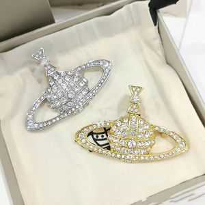 Tasarımcı Marka Pimleri Broşlar Mektup Vivian Lüks Kadın Mücevher Metal Pin Cjeweler Westwood Brooche Aksesuarları 44