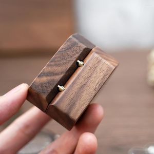 Smyckespåsar Stylish Engagement Ring Box Wide Använd trälagring med en enda slotlagring