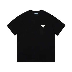 Mens T-shirt designer män tshirt man svart tee kvinnors kläder storlek xxl xxxl t-shirts 100% bomull kort ärm bröst triangel inlägg tees mode overizwd tshirts otka