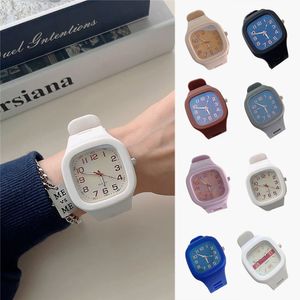 Kvinnors klockor Fashion Square Quartz Digital Dial Casual Wrist Watches Rubber Strap Fashionable Clock Waterproof Artwatch For Women 230615