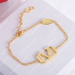 Gold Pendant Necklace Luxurys Bracelets Designer For Women Classic Letters Ladies Chain Jewelry Fashion Bracelets Necklaces Set Jewellery