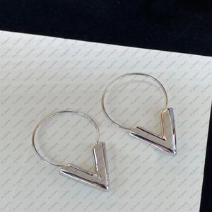 Europa und die Vereinigten Staaten Einfache Sier-Buchstaben-Ohrstecker.Modische Ohrringe für Damen.Klassischer Designerschmuck