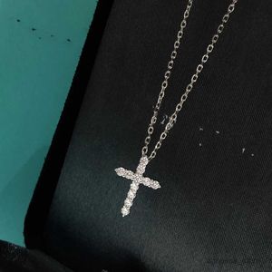 Pendant Necklaces Luxury Pendant Necklace Simple Designer S925 Sterling Silver Charm Choker For Women Jewelry With Party Gift R230615