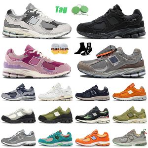 Protection Pack Black Grey 2002R Athletic Running Shoes Rain Cloud 2002 R Grey Brown Pouch Sea Salt Sail The Basement Green Camo Pink Blue Mens Women Trainers Sneakers