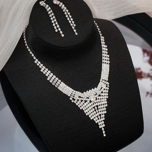 Zincirler Lüks Kristal Tassel Gelin Takı Seti Rhinestone v Şeket Gümüş Kaplama Gelinlik Ziyafet Küpe Küpe Hediyeleri