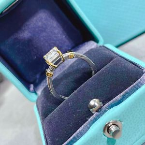 925 스털링 실버 여자 디자이너 웨딩 다이아몬드 반지 고급 옐로우 흰색 사각형 다이아몬드 반지 소녀 사랑 선물 7A 상자