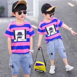 Giyim Setleri Yaz Bebek Erkek Giysileri Takım Stripe Pamuk T-Shirtjeans Pant 2 PCS Set Bebek Doğum Giysileri 3 4 5 6 7 8 9 10 11 12 YRS 230614