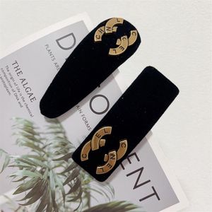 Luxury Barrettes Designer Womens Coreano medio velluto semplice nero Tornante Marca BB Clip Tempo libero Fermacapelli Fashion square Tornante 2690