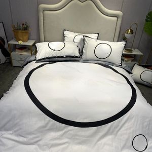 Fashion Alphabet Printing Cc Design Modern Duvet Cover Pillow Cases High Quality Luxury Bedding