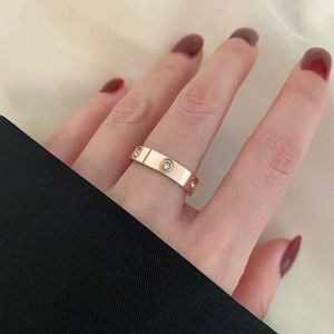 Designer Populära ljus lyxiga avancerade och nischdesign Carter ring kvinnlig personlighet titanstål som inte bleknar Instagram coolt par