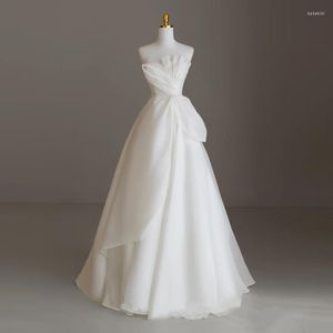 Bröllopsklänning 2023elegant en linje stropplös bollklänning ärmlös backless satin prinsessa för kvinnor vestidos de noiva