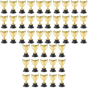 Oggetti decorativi Figurine Trofei Coppa del premio Mini premi per bambini Premi Vincitore del partito Coppe all'ingrosso Ricompensa Medaglie di calcio Smallgold Set Baseball Basketball 230616