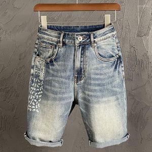 Jeans Masculino Shorts Denim Masculino Calça Elástica de Verão Azul Claro Ajuste Solto Estampado Padrões Moda Casual Desinger Largo