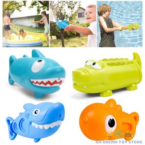 Gun Toys Kids Pull-Out Water Gun Toys For Children Shark Cartoon Design Summer Play Beach Watergun Sprinkler Badrum Dusch Bad Toys 230614