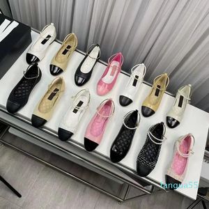 2023-Dress Shoes Designer Ballet Shoe Spring Autumn Pearl Gold Chain Fashion New Flat Boat Shoe Lady Lazy Dance Loafers Black Women skor Storlek 34-41-42