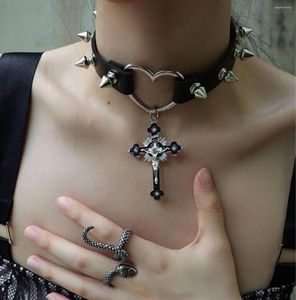 Choker Sexy Trendy Gothic Leather Cross Heart Harajuku Women Punk Necklace Vintage Charm Round Collar Y2k Fairy Grunge Jewelry