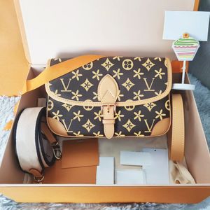 отпуск Cross Body M45985 M46386 Сумка Диана Сумка Пляжная сумка-мессенджер Мужская натуральная кожа Клатч женская роскошь Дизайнерские винтажные сумки на ремне с несколькими карманами