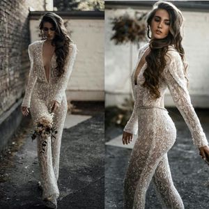 Bohemian 2021 Jumpsuits Bröllopsklänningar Lace Appliqued Bridal Gowns Deep V Neck Pärled Crystal Boho Robes de Mariee307o