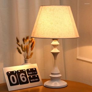 Lampade da tavolo Lampada da comodino camera da letto Soggiorno Illuminazione minimalista moderna per un dormitorio Home Deco Art Led Desk Lights