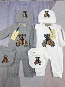 Roupa Macacão Bebê Recém-nascido Macacão Meninos Meninas Roupas Marca Marca Mangas Compridas Macacão Bebê Designer Macacão Infantil Macacão Chapéu Bib Conjunto 3 pçs