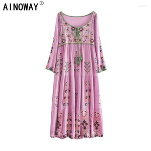 Casual Dresses Vintage Chic Women Bohemian Heavy Flowers broderad bomull Löst klänning Robe Ladies V Neck Tassel Boho Maxi Vestidos