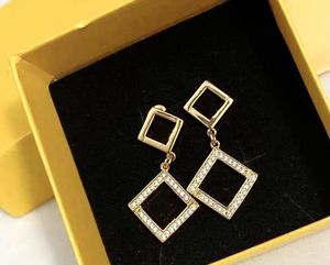 Minimalist and niche women's earrings designer fashion letter earrings brand jewelry luxury fashion earrings high-quality jewelry party wedding gifts