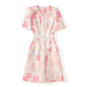 2023 여름 핑크 핑크 대비 색상 드레스 짧은 소매 둥근 목 버튼 무릎 길이 캐주얼 드레스 W3L041901