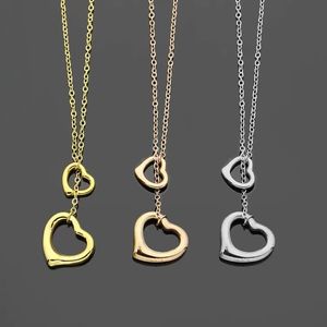 Collana a T-Heart Fashion Brand Nuovo prodotto Luxury Hollow Out Double Love Padant Necklace 18K Gold di alta qualità Collana di design di alta qualità