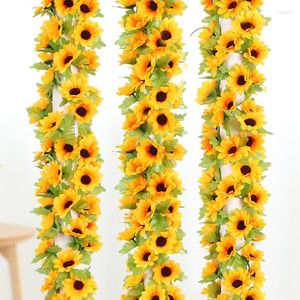 Fiori decorativi Girasole Simulazione Fiore artificiale Vite Decorazione di nozze Pianta verde Testa multipla V