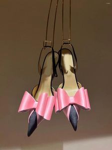 Klädskor sexig elegant slingback bow satin sandaler dam pekade tå rosa rhinestone design kvinnor tunn hög häl