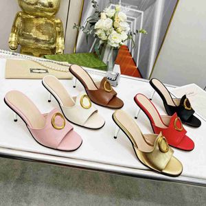 Blondie Slayt Sandal Ayakkabıları Marka Kadın Sandaletler Birleştiren Çift toka kama Parlak Deri Daireler Paris Moda Yaz Kapalı Terlik Katırları Boyut 35-42