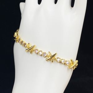 Pulsera de diamantes de lujo personalizada con pulsera de diseñador de cruz de oro para mujer joyería de moda cadenas de acero inoxidable diamante chapado en oro Joyería de lujo