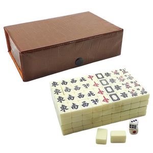 Dice Games Mini Mahjong 144pcs Set Çin Geleneksel Masa Oyunu Aile Oyuncakları Zarif oyulmuş sayılar ve karakterler 230615