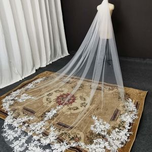 Biżuter ślubna Wysokiej jakości Vintage Vintage Weselna 3,5 m długości Specjalne cięcie Royal Małosnę z grzebieniami Bling Cearów Lace Veil Wedding Akcesoria 230615