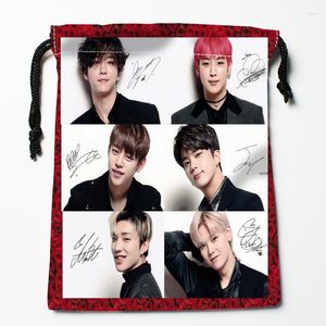 Borse portaoggetti Personalizzate B.A.P KPOP Stampa con coulisse 18X22CM Tessuto in raso morbido Scarpe riutilizzabili per borsa per vestiti 0303